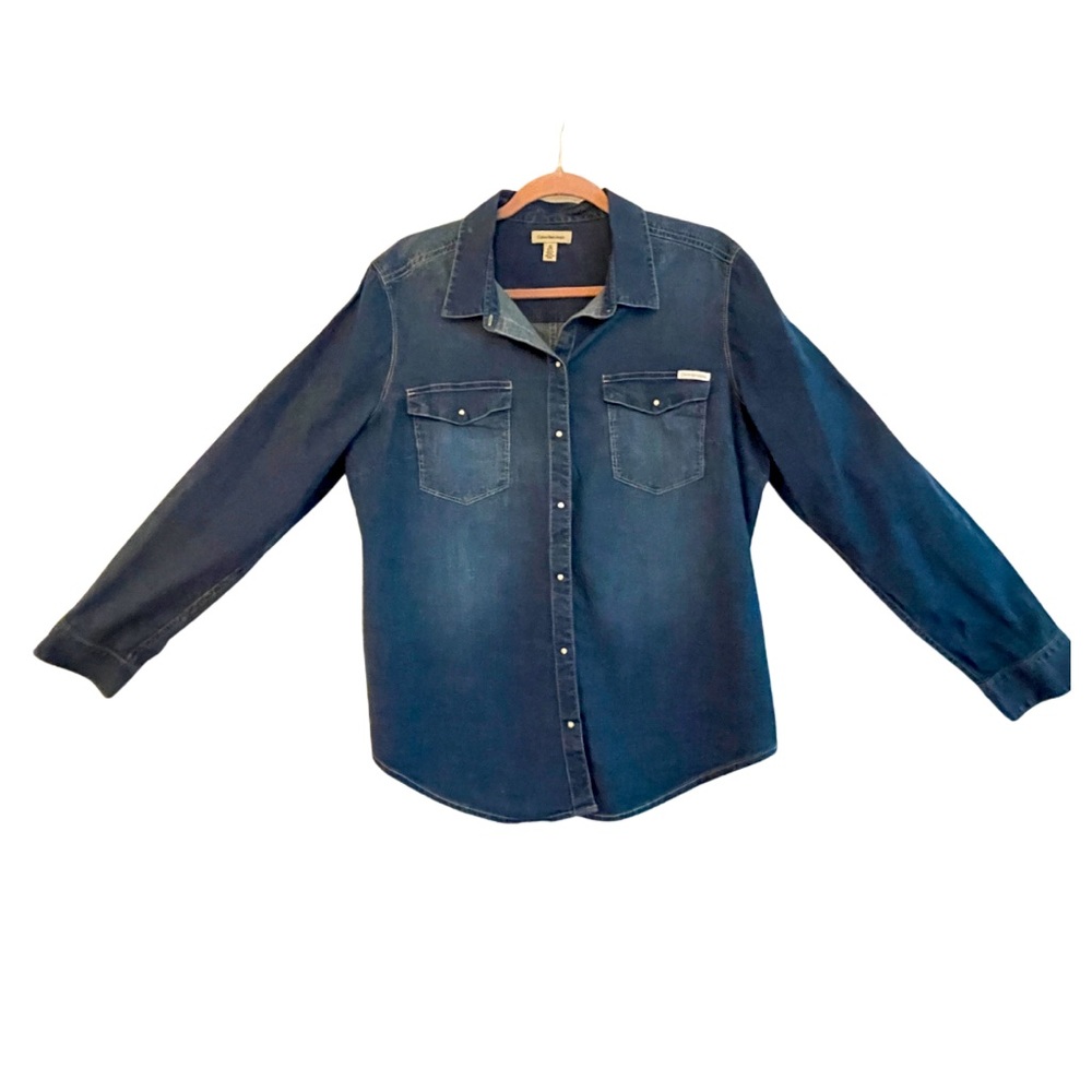 Super cute Calvin Klein woman’s denim XL shirt with pearl white snaps.